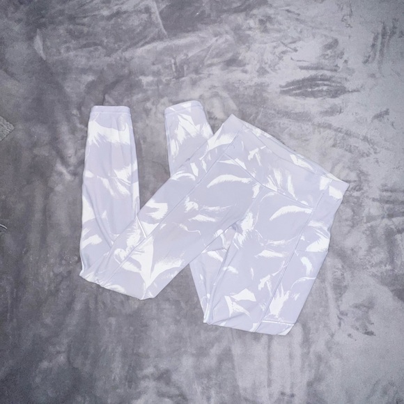 Lululemon Speed Up Leggings - Picture 2 of 6